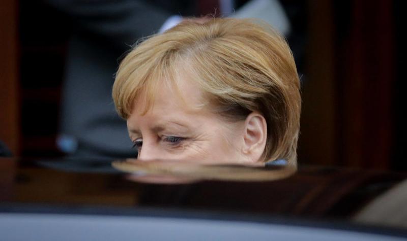 Angela Merkel: 15 metų Vokietijos naikinimo ir kryžiai islamo aukoms atminti prie jos biuro Štralzunde